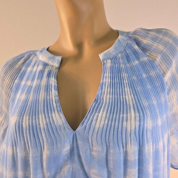 Halogen Pleated Flowy Blue Blouse Size M - Picture 2 of 8